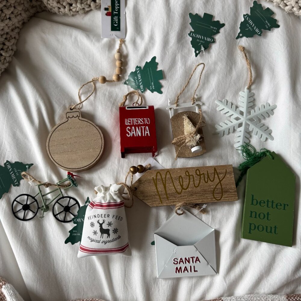 TARGET BULLSEYE PLAYGROUND GIFT TOPPERS / ORNAMENTS (9CT)